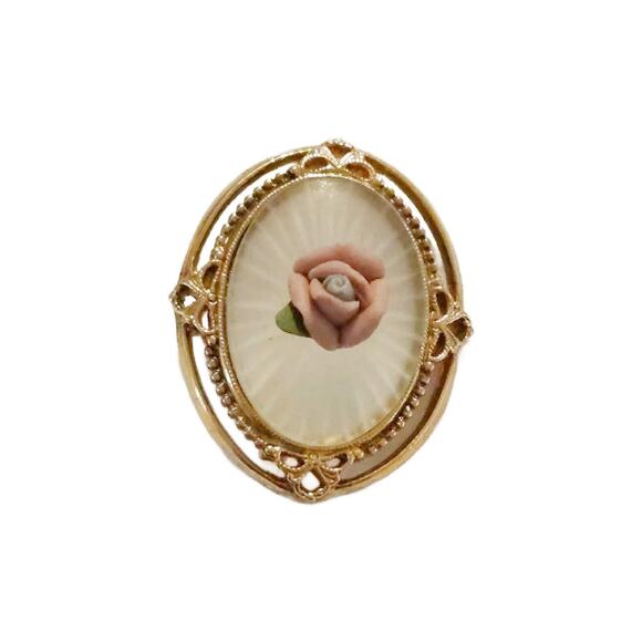 Vintage Lucite Rose Cameo Brooch - Picture 4 of 10